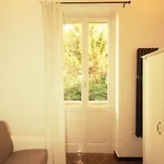 Perdiana House Apartman *