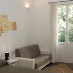 Perdiana House Apartman *